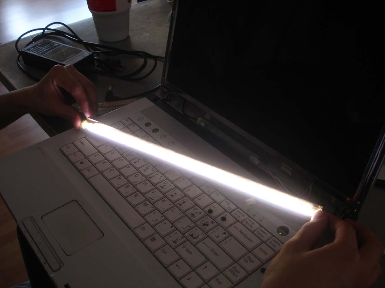 Замена и ремонт подсветки экрана ноутбука в Костроме
